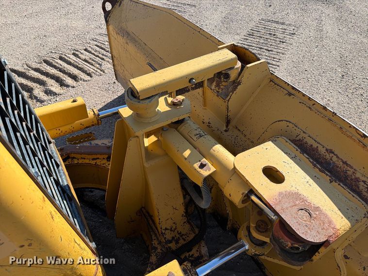 image for item EA0434 2006 Caterpillar D4G LGP dozer
