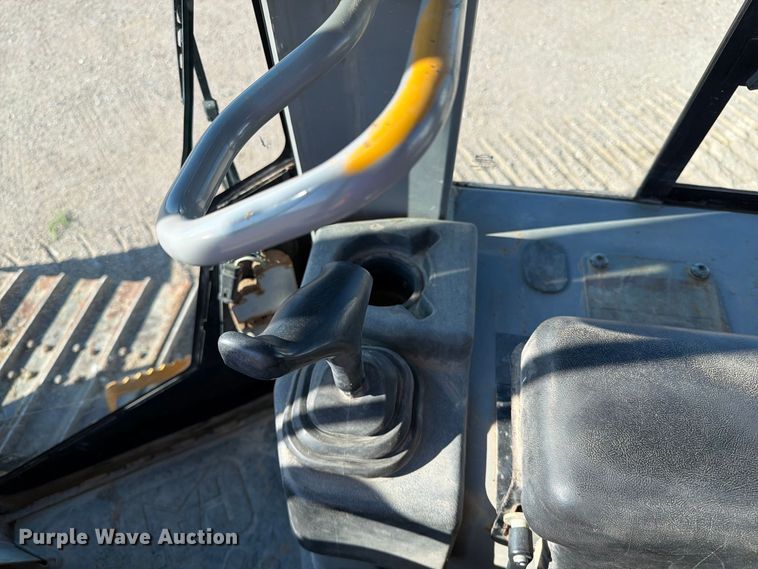 image for item EA0434 2006 Caterpillar D4G LGP dozer