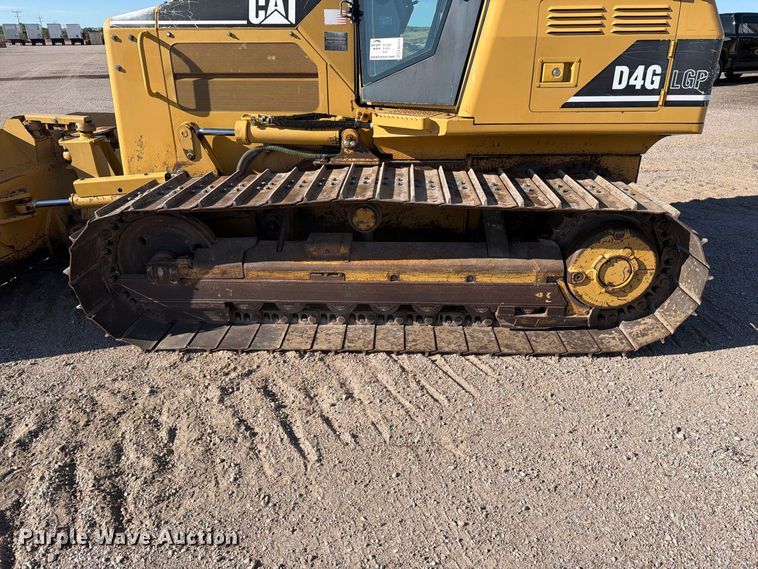 image for item EA0434 2006 Caterpillar D4G LGP dozer