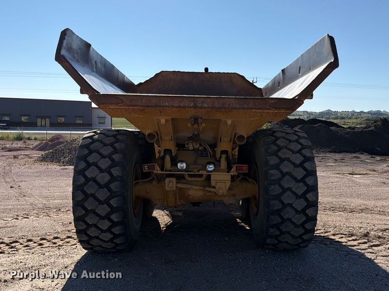 image for item EA0435 1999 Caterpillar D400E articulated haul truck