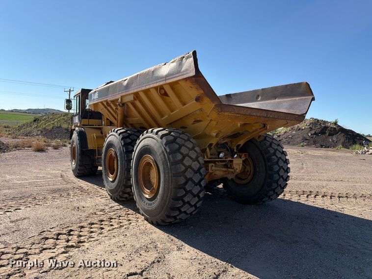 image for item EA0435 1999 Caterpillar D400E articulated haul truck