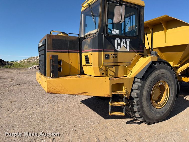 image for item EA0435 1999 Caterpillar D400E articulated haul truck