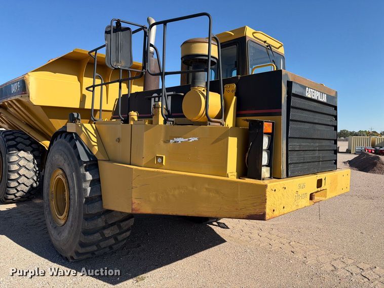 image for item EA0435 1999 Caterpillar D400E articulated haul truck