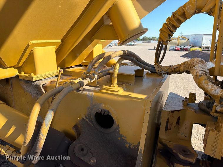 image for item EA0435 1999 Caterpillar D400E articulated haul truck