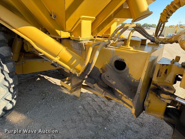 image for item EA0435 1999 Caterpillar D400E articulated haul truck