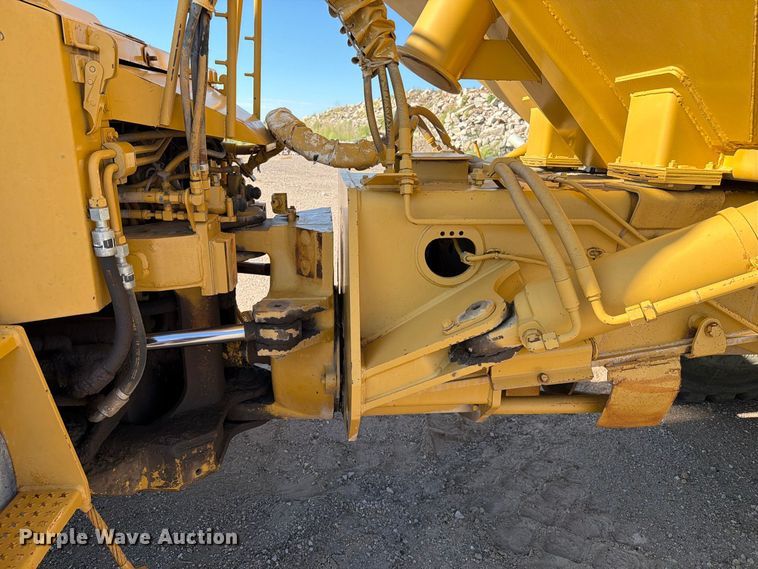 image for item EA0435 1999 Caterpillar D400E articulated haul truck