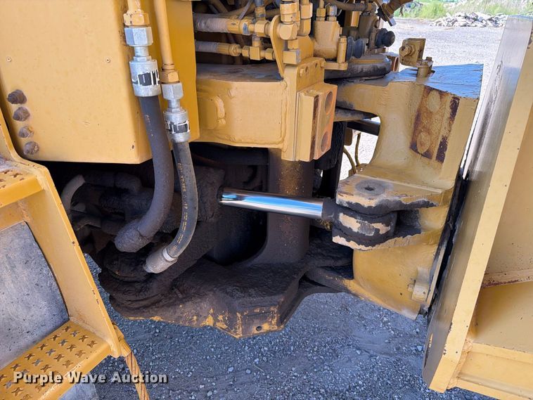 image for item EA0435 1999 Caterpillar D400E articulated haul truck