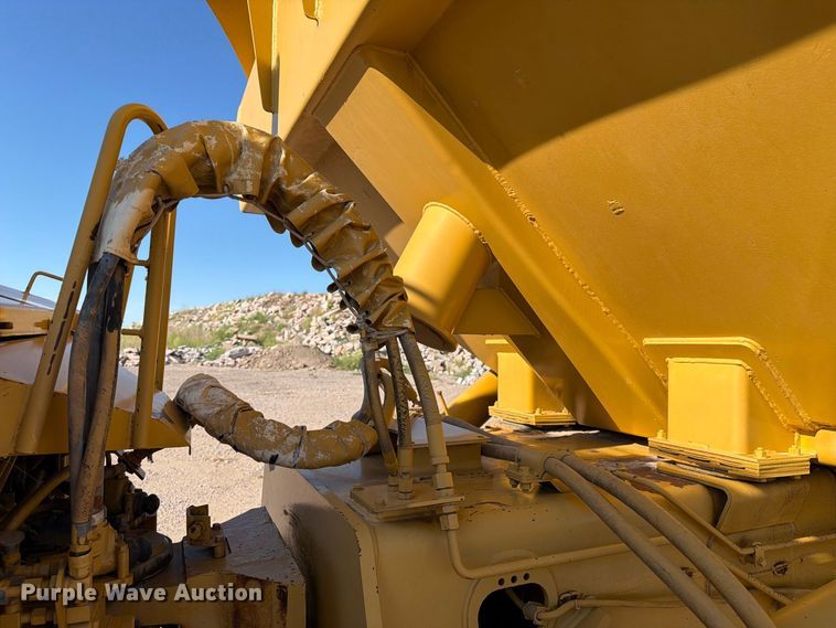 image for item EA0435 1999 Caterpillar D400E articulated haul truck