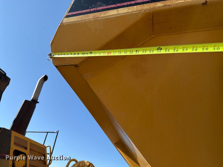 image for item EA0435 1999 Caterpillar D400E articulated haul truck