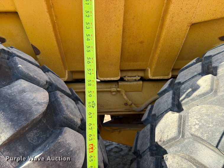 image for item EA0435 1999 Caterpillar D400E articulated haul truck