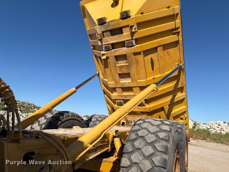 image for item EA0435 1999 Caterpillar D400E articulated haul truck