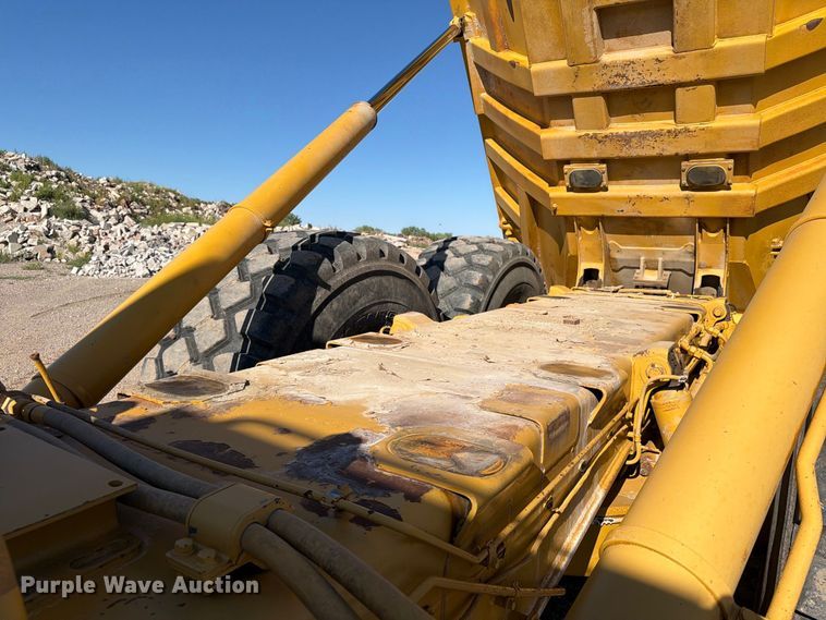 image for item EA0435 1999 Caterpillar D400E articulated haul truck