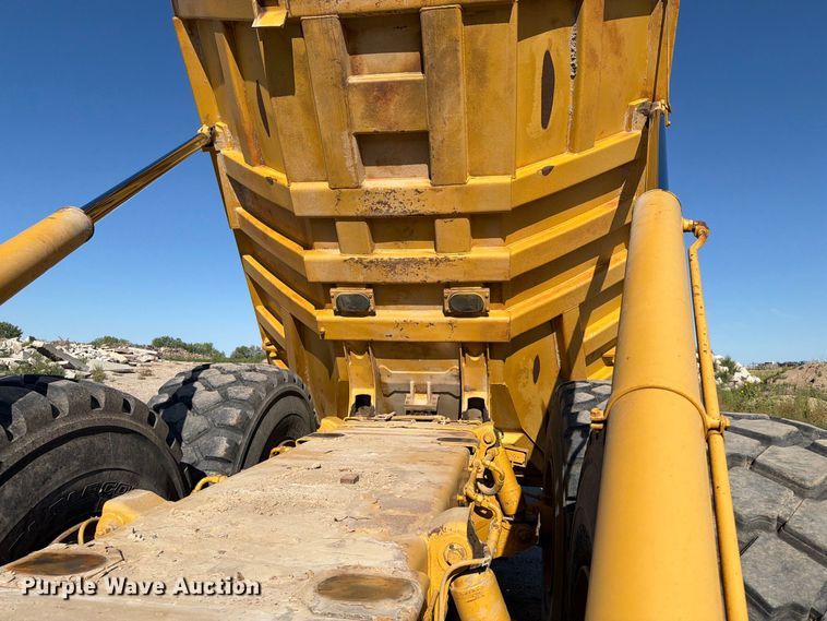 image for item EA0435 1999 Caterpillar D400E articulated haul truck