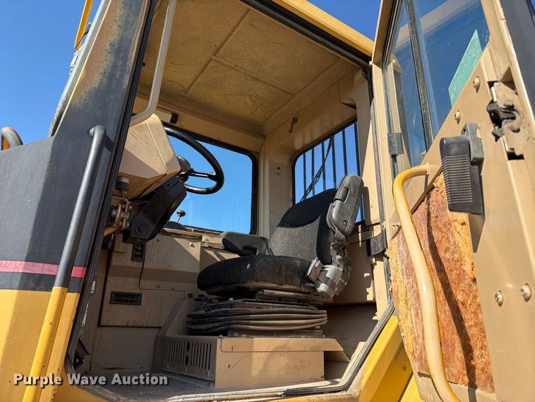 image for item EA0435 1999 Caterpillar D400E articulated haul truck