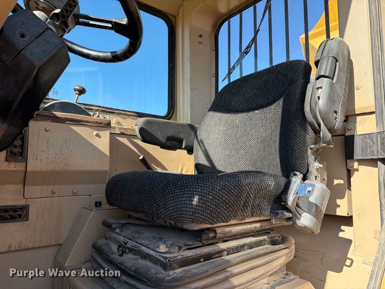 image for item EA0435 1999 Caterpillar D400E articulated haul truck