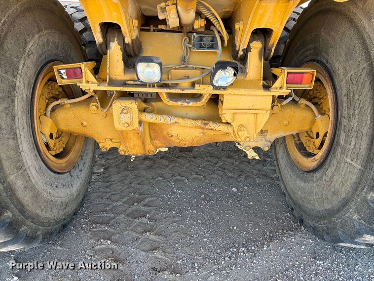 image for item EA0435 1999 Caterpillar D400E articulated haul truck
