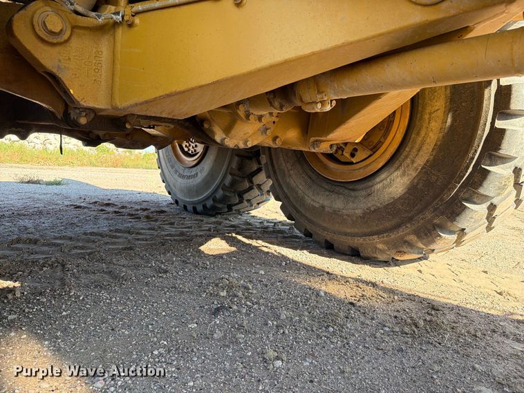 image for item EA0435 1999 Caterpillar D400E articulated haul truck