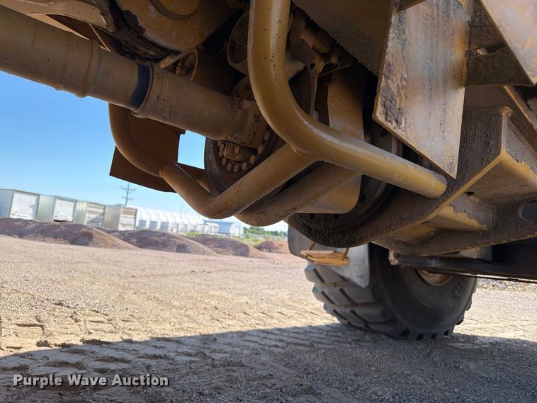 image for item EA0435 1999 Caterpillar D400E articulated haul truck