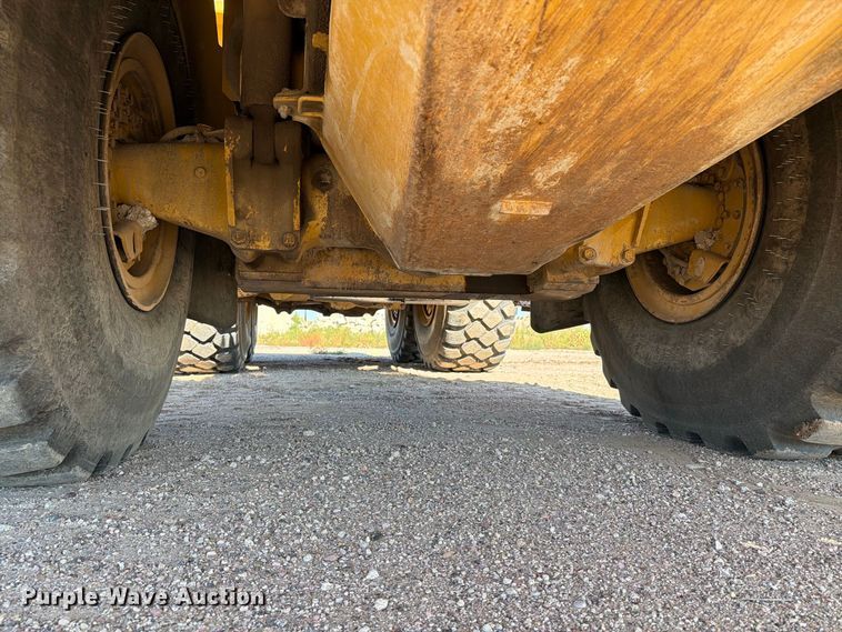 image for item EA0435 1999 Caterpillar D400E articulated haul truck