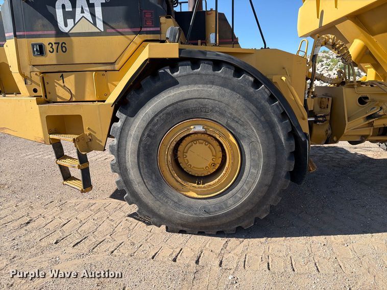 image for item EA0435 1999 Caterpillar D400E articulated haul truck