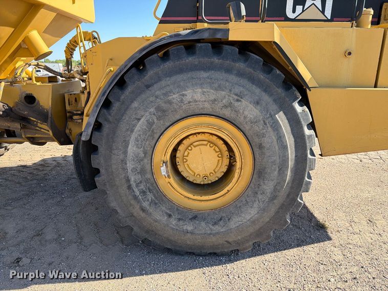 image for item EA0435 1999 Caterpillar D400E articulated haul truck