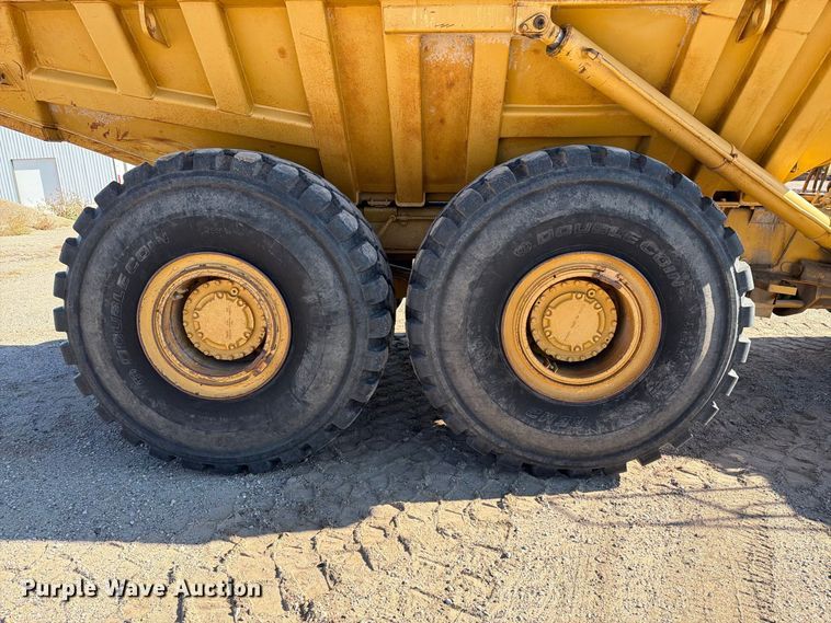 image for item EA0435 1999 Caterpillar D400E articulated haul truck