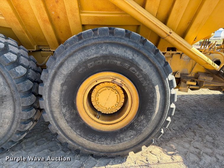 image for item EA0435 1999 Caterpillar D400E articulated haul truck
