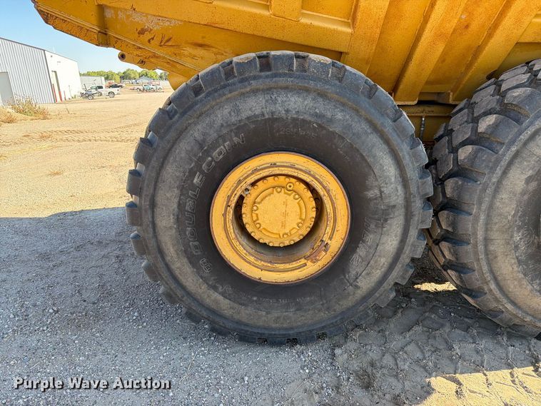 image for item EA0435 1999 Caterpillar D400E articulated haul truck