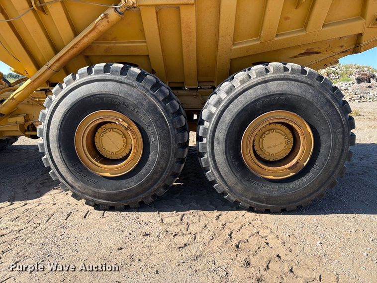 image for item EA0435 1999 Caterpillar D400E articulated haul truck
