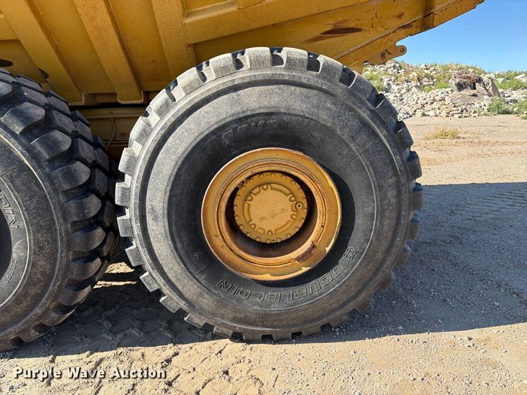 image for item EA0435 1999 Caterpillar D400E articulated haul truck