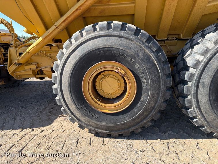 image for item EA0435 1999 Caterpillar D400E articulated haul truck