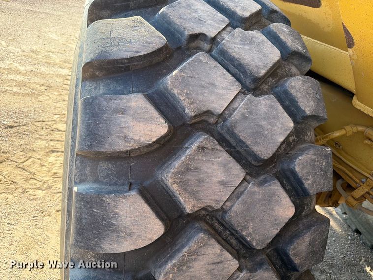 image for item EA0435 1999 Caterpillar D400E articulated haul truck