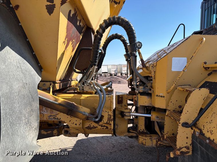 image for item EA0436 1999 Caterpillar D400E II articulated haul truck