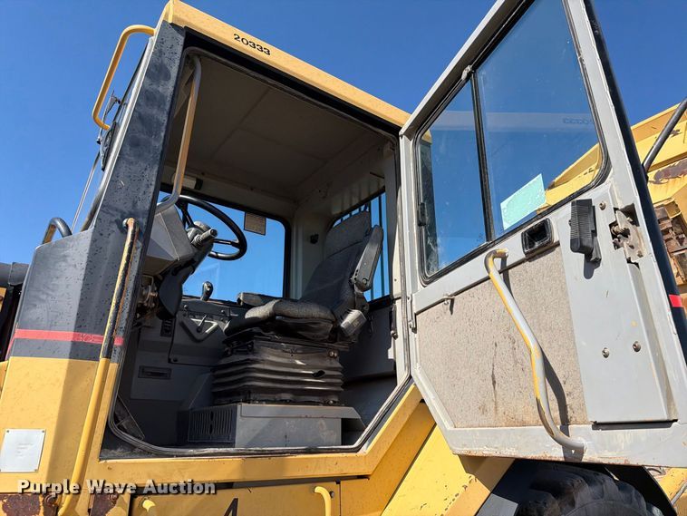 image for item EA0436 1999 Caterpillar D400E II articulated haul truck