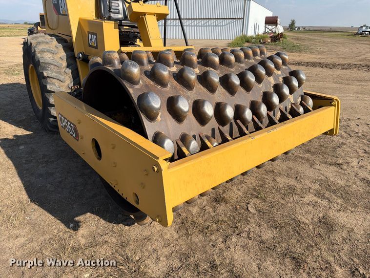 image for item EA0439 1992 Caterpillar CP563 single drum roller