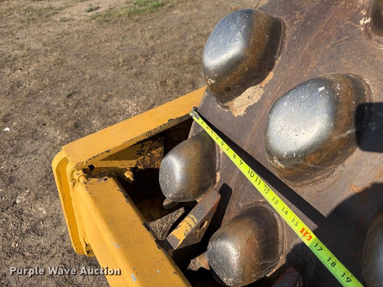 image for item EA0439 1992 Caterpillar CP563 single drum roller