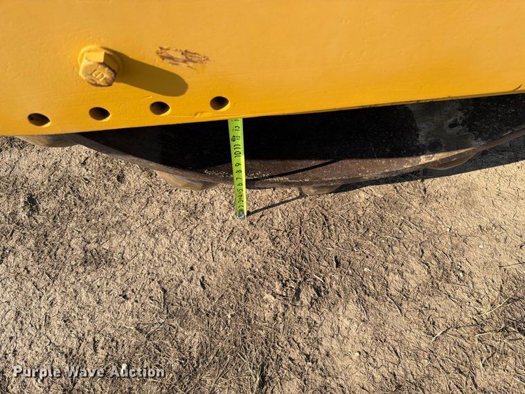 image for item EA0439 1992 Caterpillar CP563 single drum roller