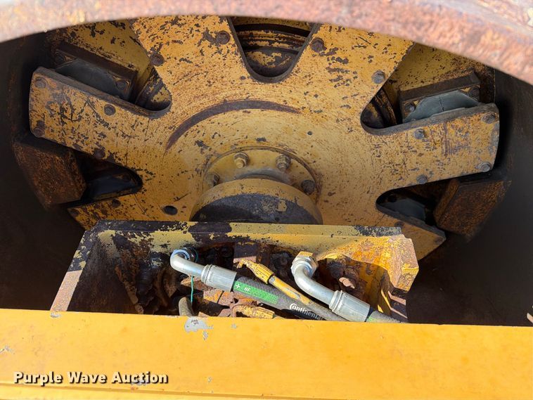 image for item EA0439 1992 Caterpillar CP563 single drum roller