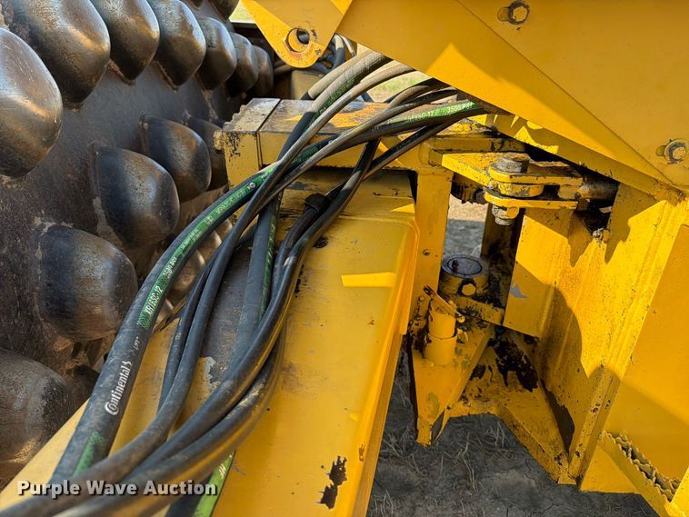 image for item EA0439 1992 Caterpillar CP563 single drum roller