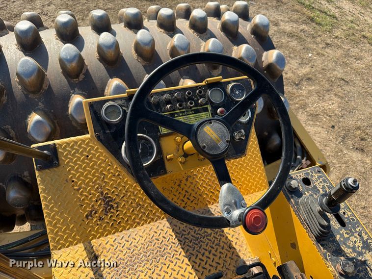 image for item EA0439 1992 Caterpillar CP563 single drum roller