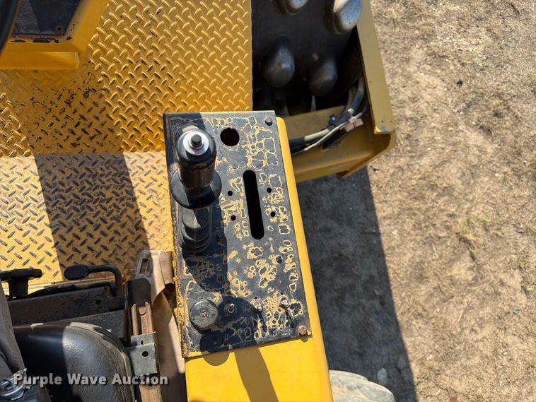 image for item EA0439 1992 Caterpillar CP563 single drum roller