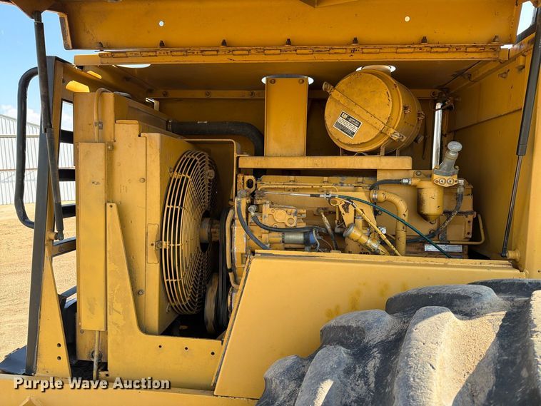 image for item EA0439 1992 Caterpillar CP563 single drum roller