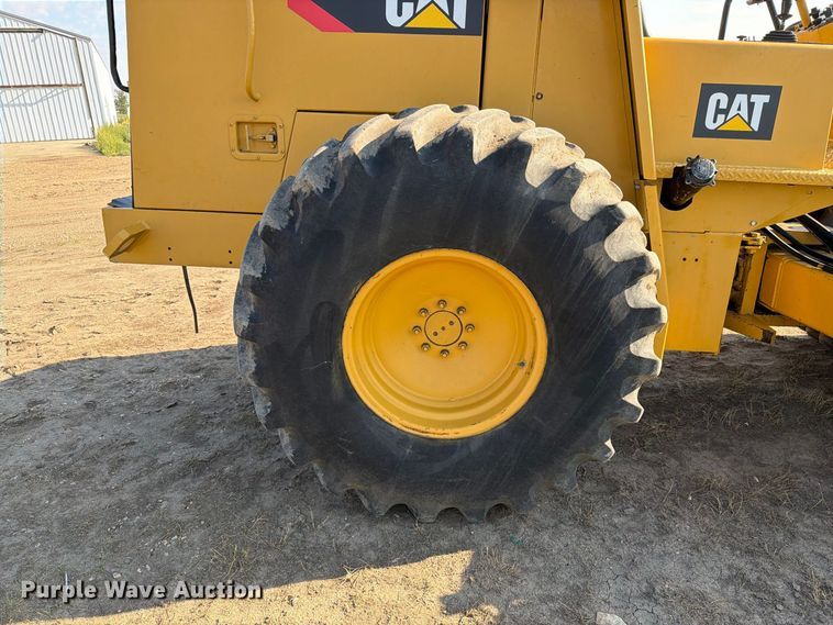 image for item EA0439 1992 Caterpillar CP563 single drum roller