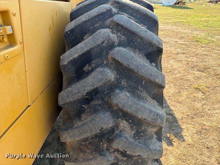 image for item EA0439 1992 Caterpillar CP563 single drum roller