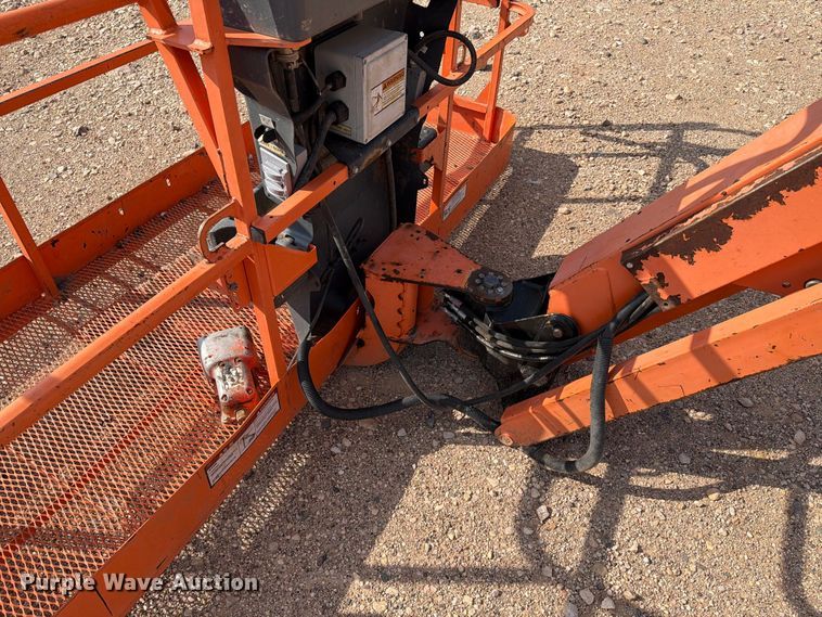 image for item EA0441 2008 JLG 660SJ boom lift