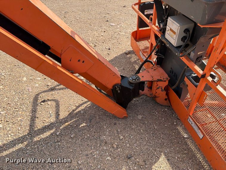 image for item EA0441 2008 JLG 660SJ boom lift
