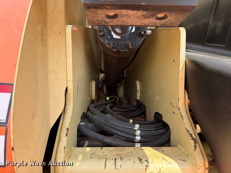 image for item EA0441 2008 JLG 660SJ boom lift