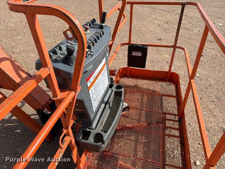 image for item EA0441 2008 JLG 660SJ boom lift