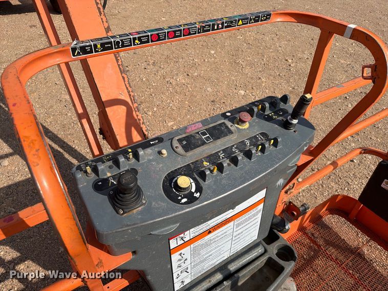 image for item EA0441 2008 JLG 660SJ boom lift