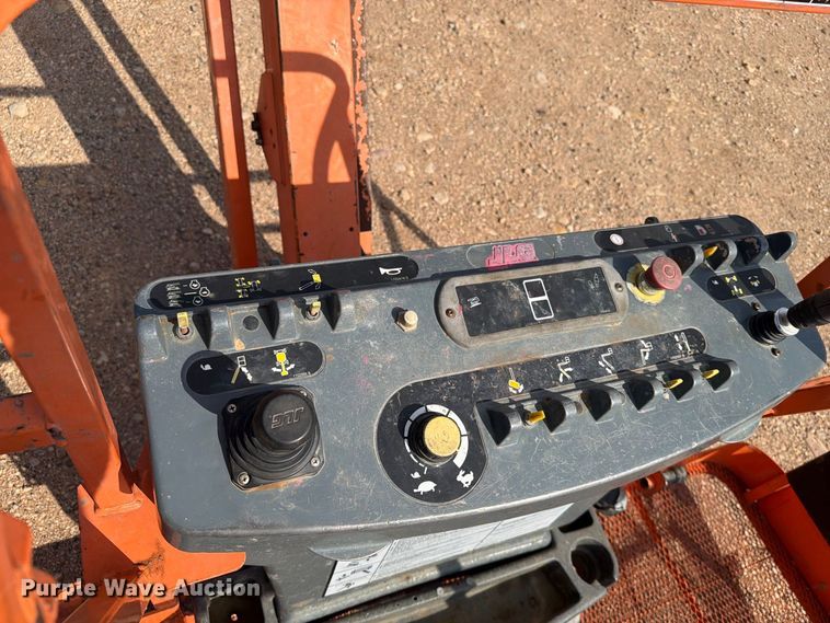 image for item EA0441 2008 JLG 660SJ boom lift
